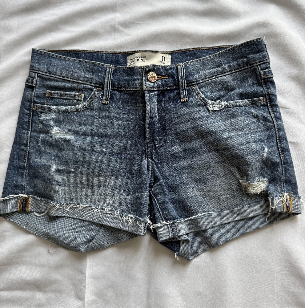 Abercrombie & Fitch Low Rise Distressed Blue Jean Shorts Size 0